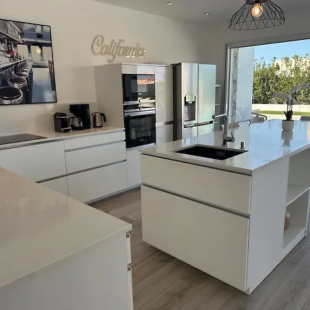 Neuve Avec Piscine 3 140 M2 *