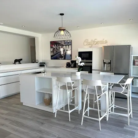 Villa Neuve Avec Piscine 3 140 M2 *