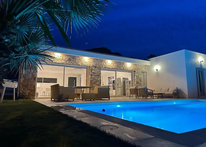 Villa Neuve Avec Piscine 3 140 M2